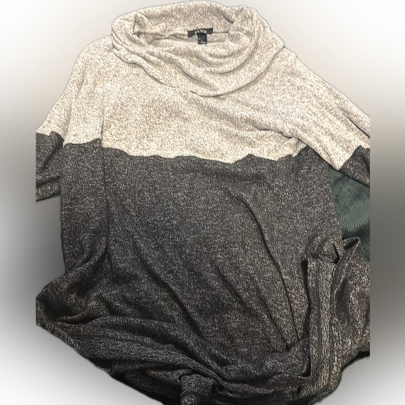 Alyx Gray and Black Women's Sweater - Picture 5 of 6